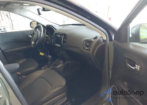 2021 Jeep Compass Limited 4X4 z USA, uszkodzony, nr VIN 3C4NJDCB3MT525988